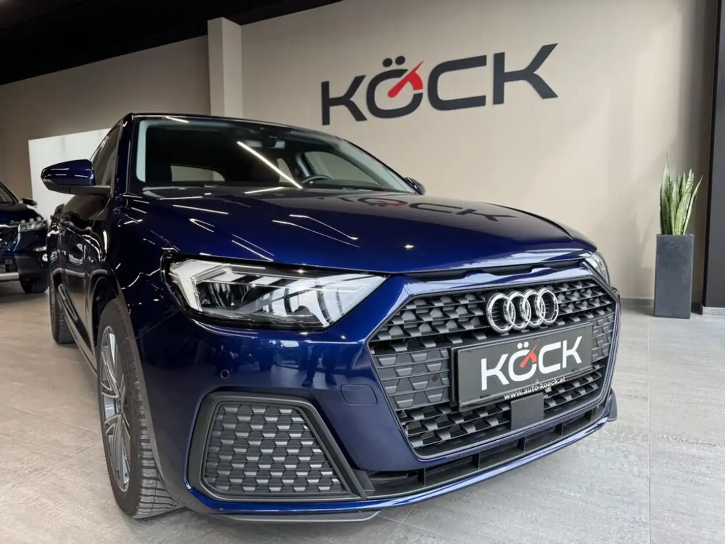 Audi A1 25 TFSI basis Blau - 2