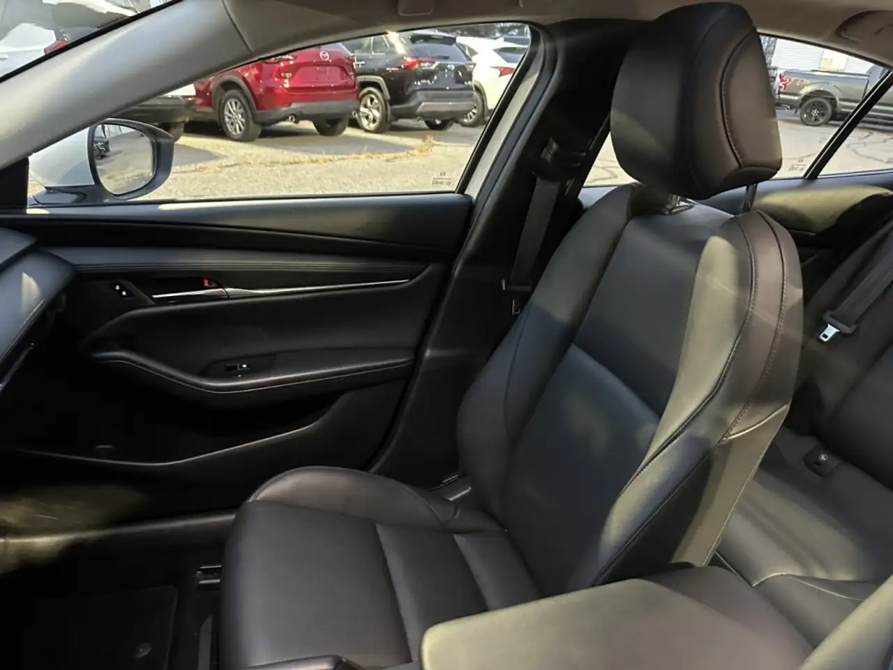 Mazda 3 снимка Mazda 3