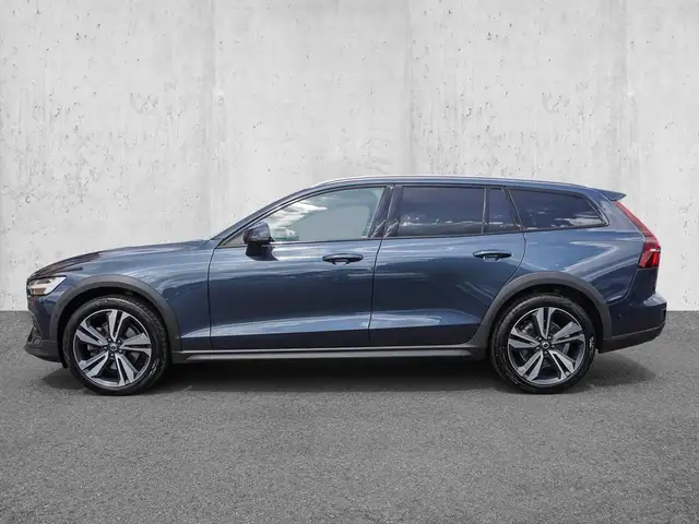 Volvo V60 Cross Country view 5