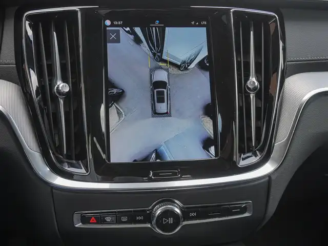 Volvo V60 Cross Country view 14