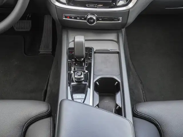 Volvo V60 Cross Country view 15
