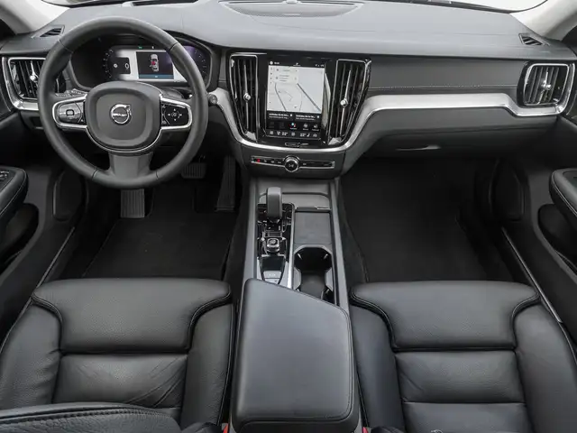 Volvo V60 Cross Country view 11