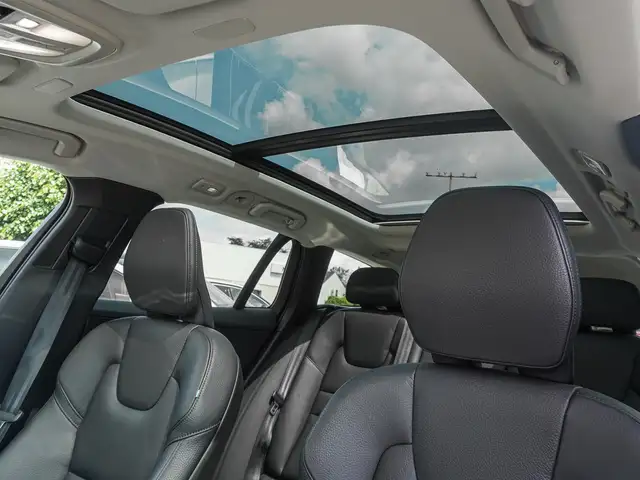Volvo V60 Cross Country view 8