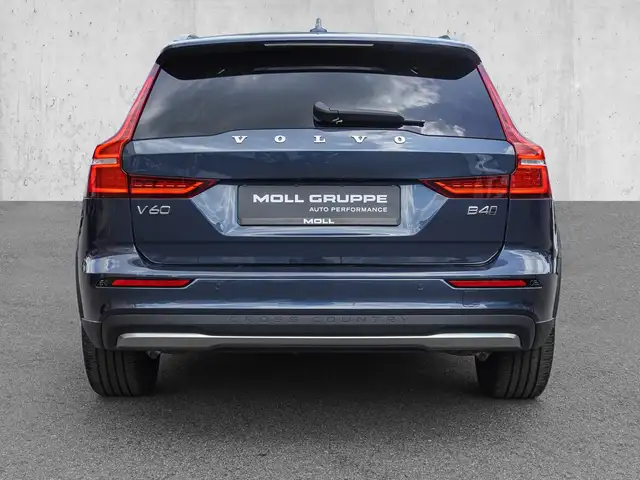 Volvo V60 Cross Country view 6