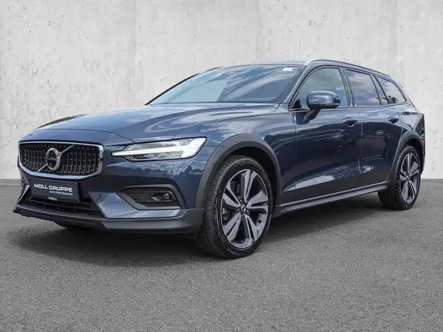 Volvo V60 Cross Country view 2