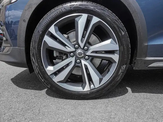 Volvo V60 Cross Country view 7