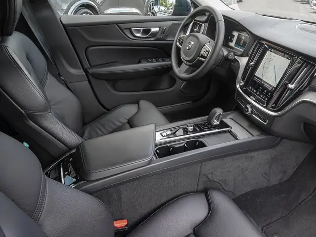 Volvo V60 Cross Country view 9