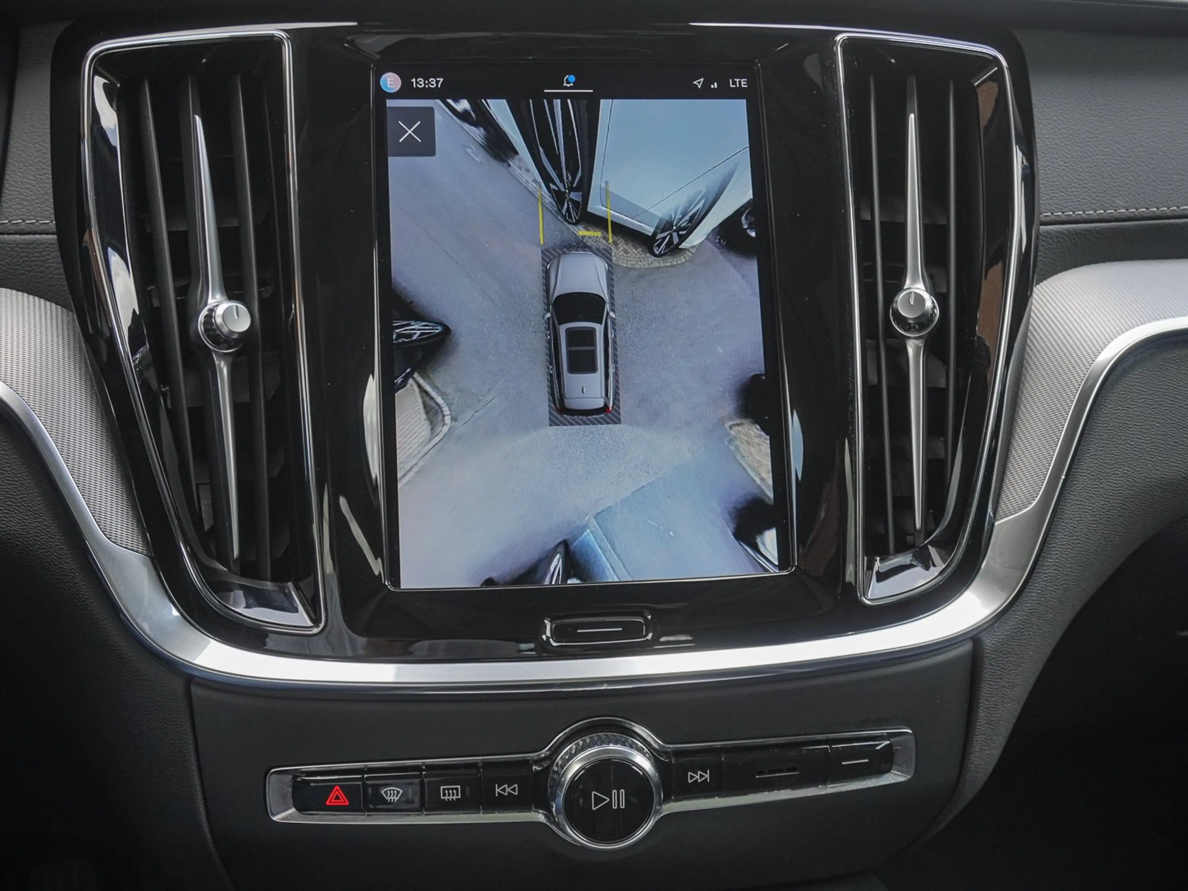 Volvo V60 Cross Country B4 AWD Ultimate Head UP Pano 360Grad — photo 14