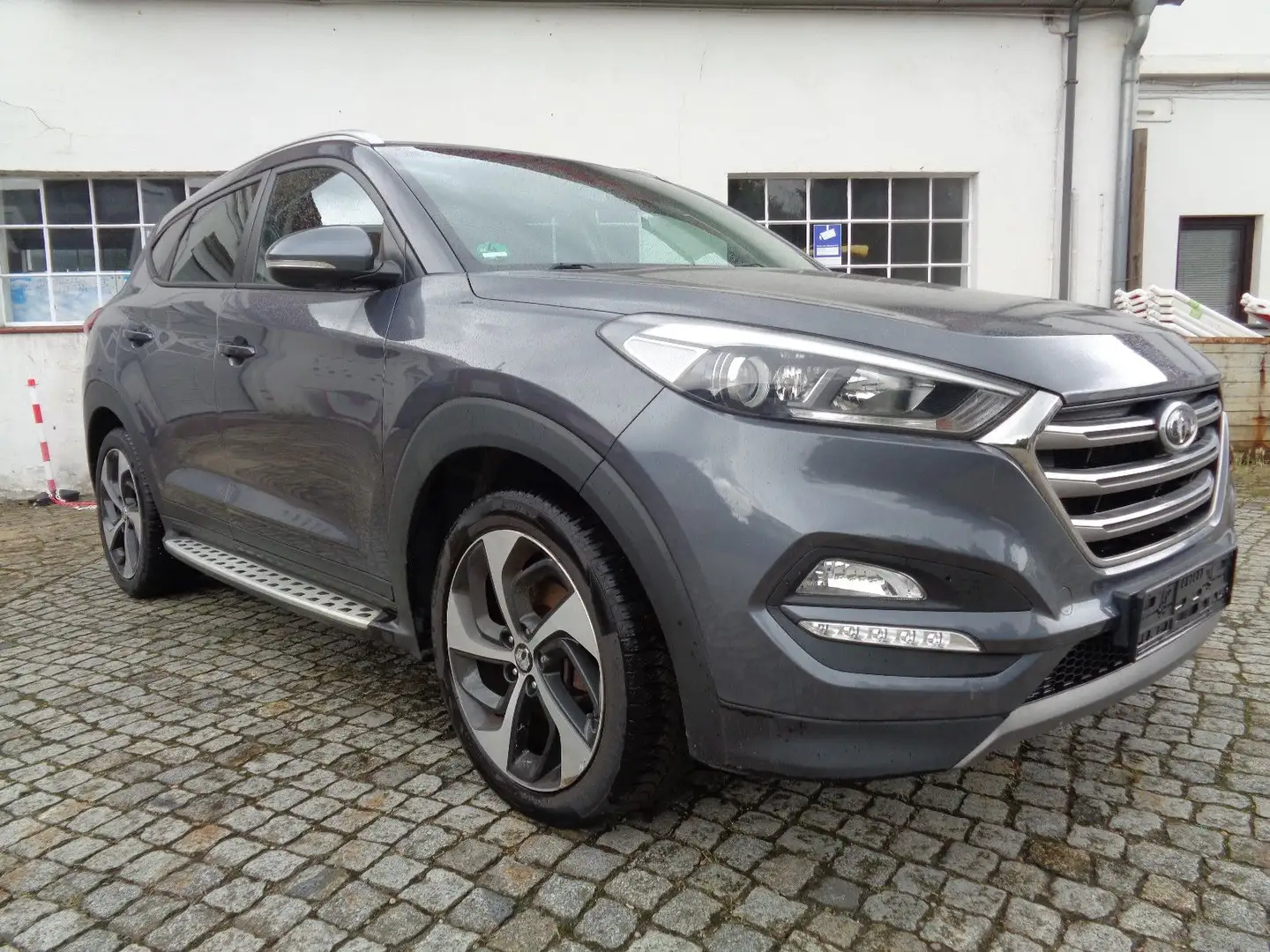 Hyundai TUCSON Intro Edition 4WD Automatik/ Motorschaden Šedá - 1