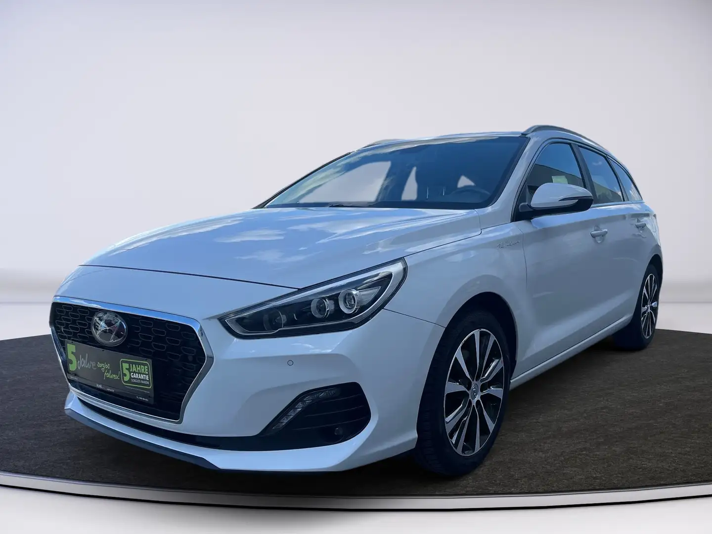 Hyundai i30 CW 1.4 MPI Click Weiß - 1