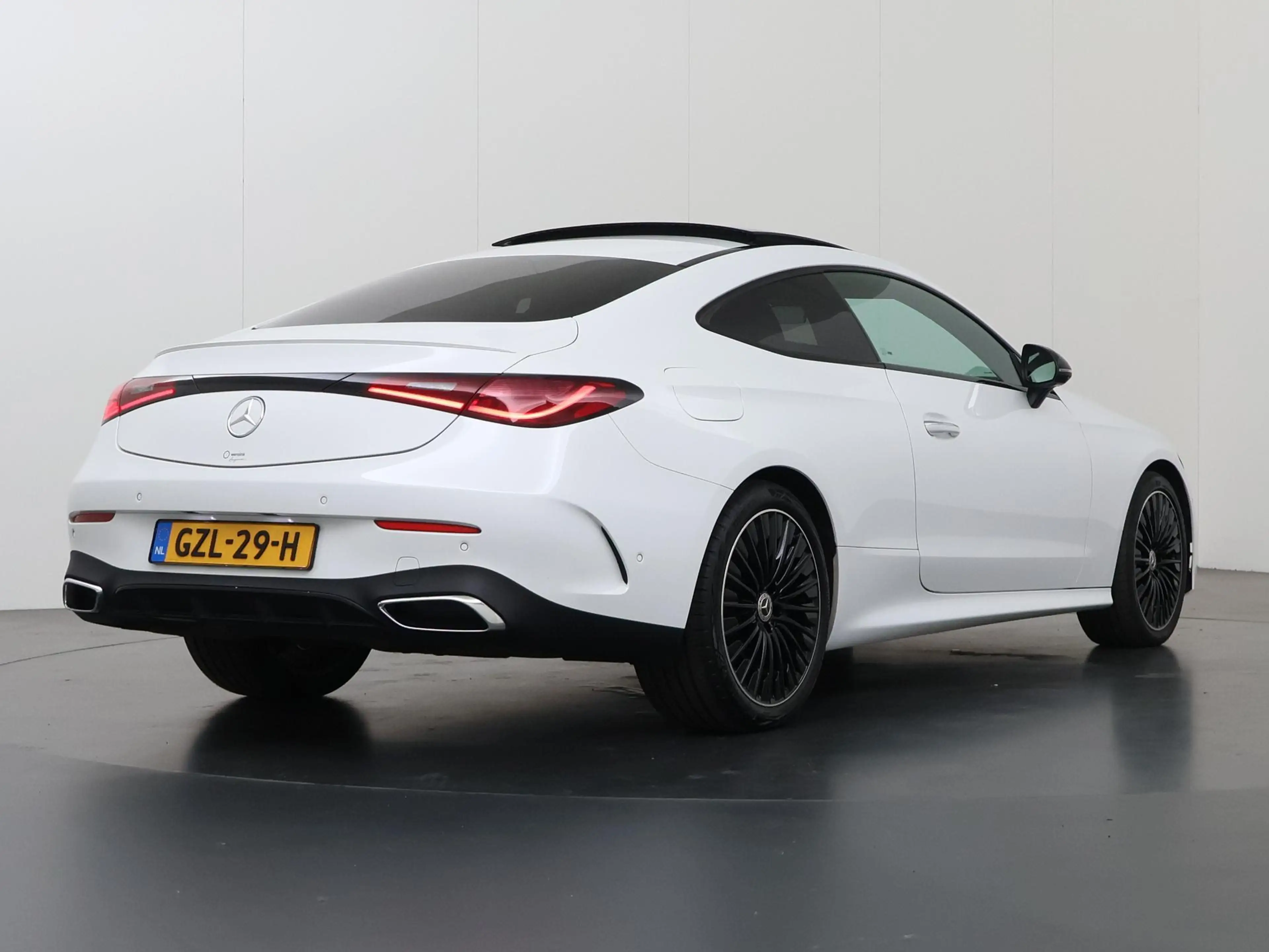 Mercedes-Benz CLE 300 Coupé 4MATIC AMG Line | Premium pakket | Night pak — photo 2