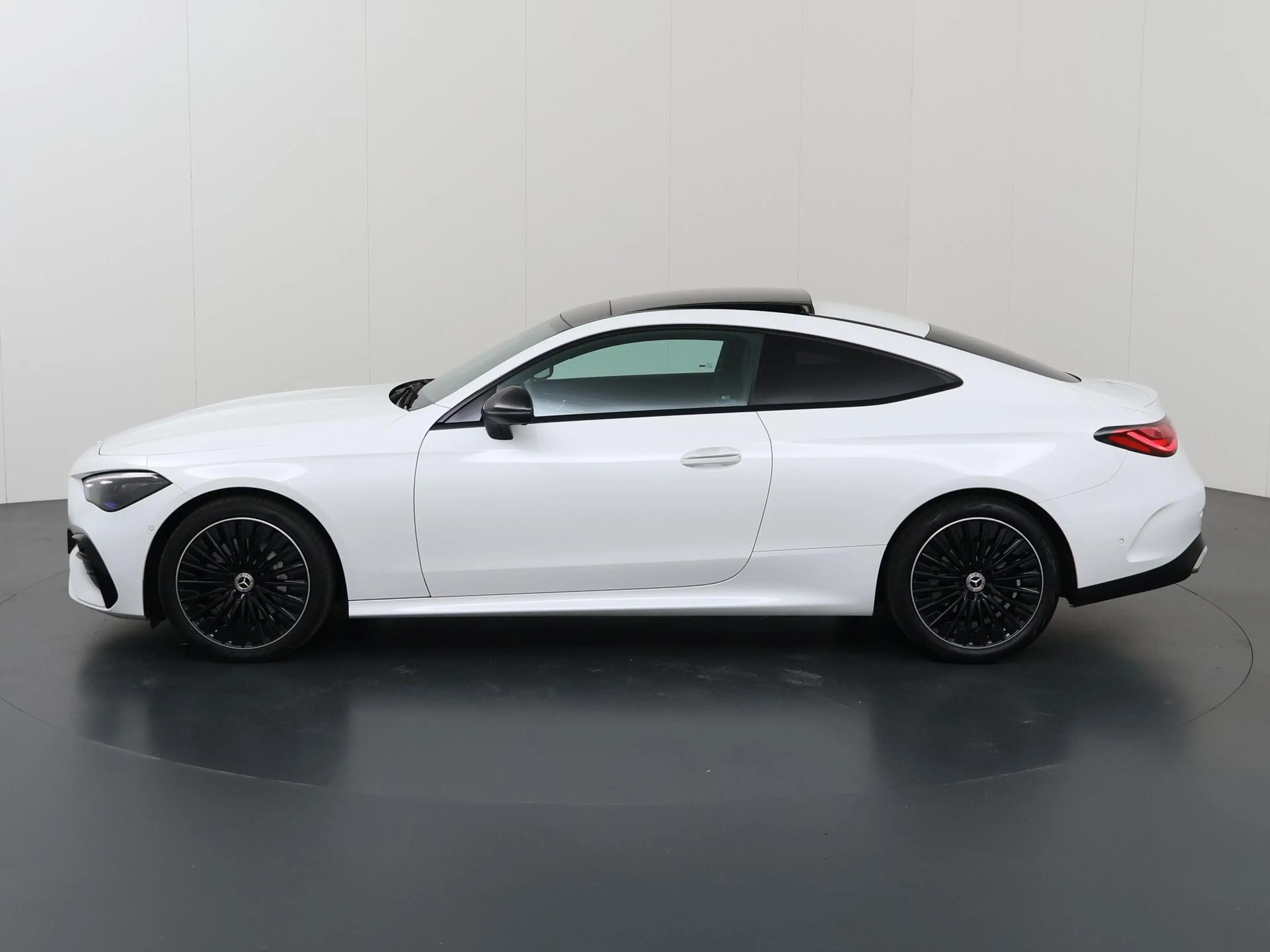 Mercedes-Benz CLE 300 Coupé 4MATIC AMG Line | Premium pakket | Night pak — photo 5