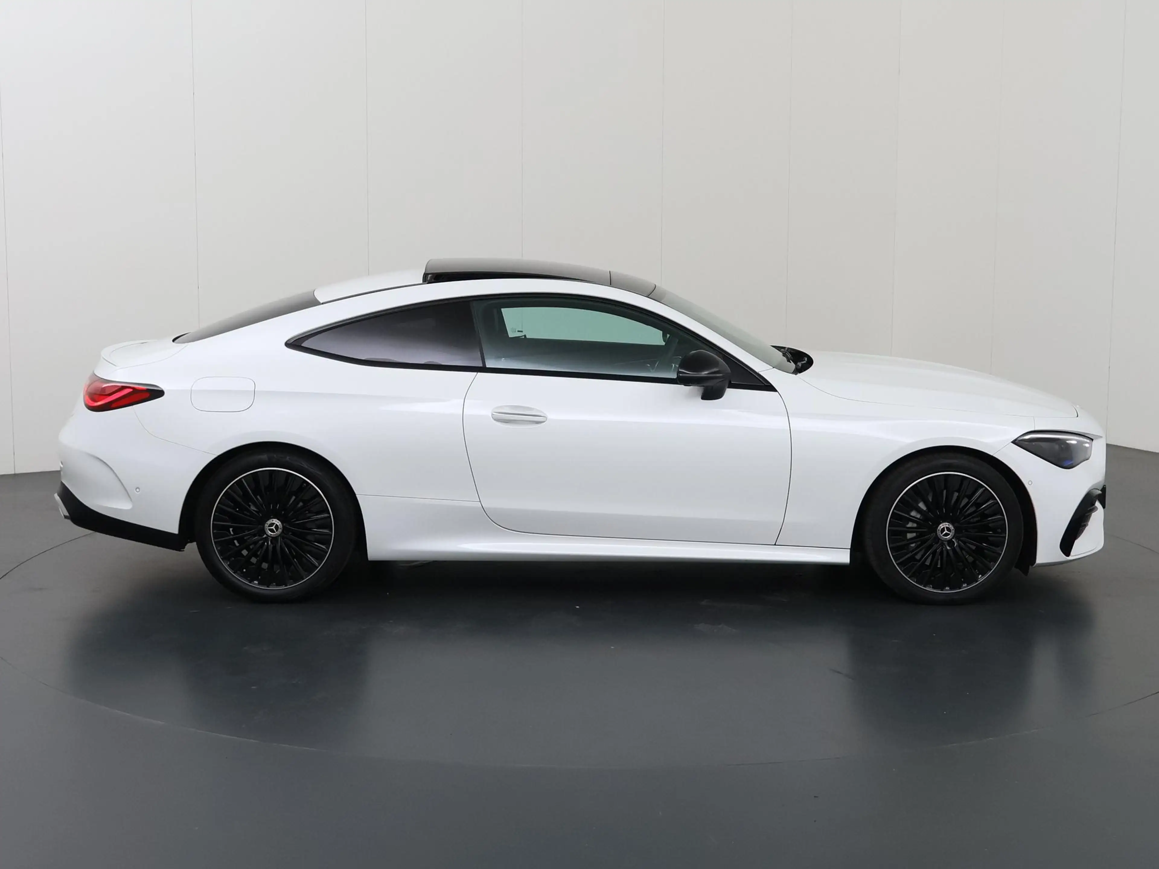 Mercedes-Benz CLE 300 Coupé 4MATIC AMG Line | Premium pakket | Night pak — photo 6