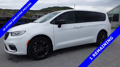 2026 Chrysler Pacifica Select AWD
