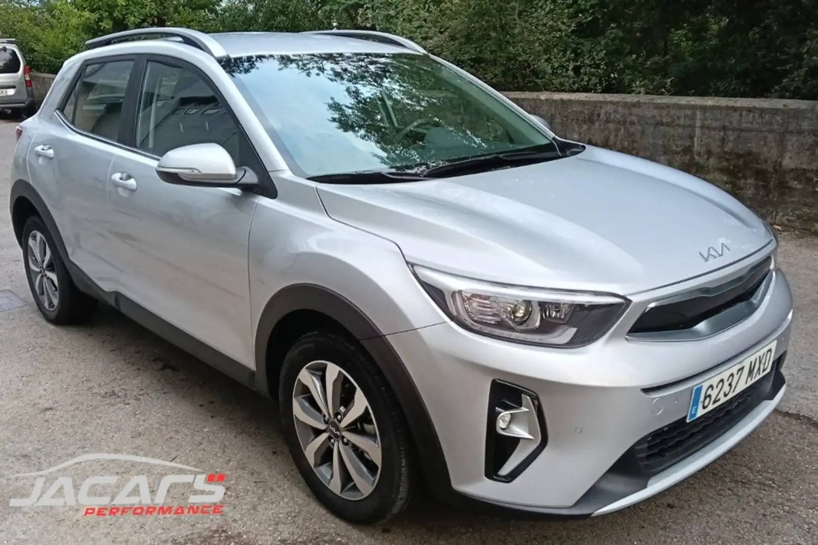 Kia Stonic 1.0 T-GDi 74kW (100CV) MHEV MT Drive Gris - 1