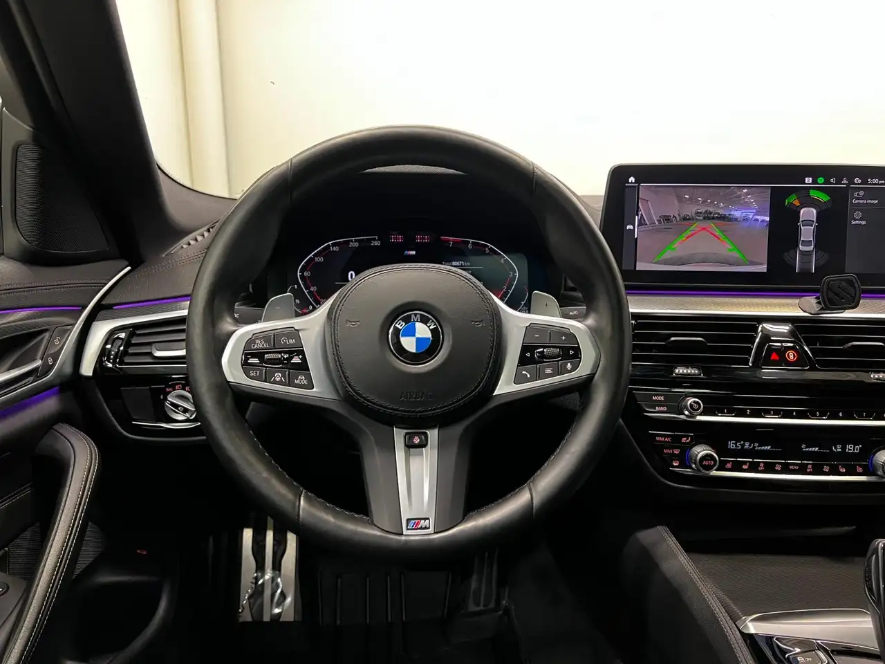 BMW 5 Series снимка BMW 5 Series