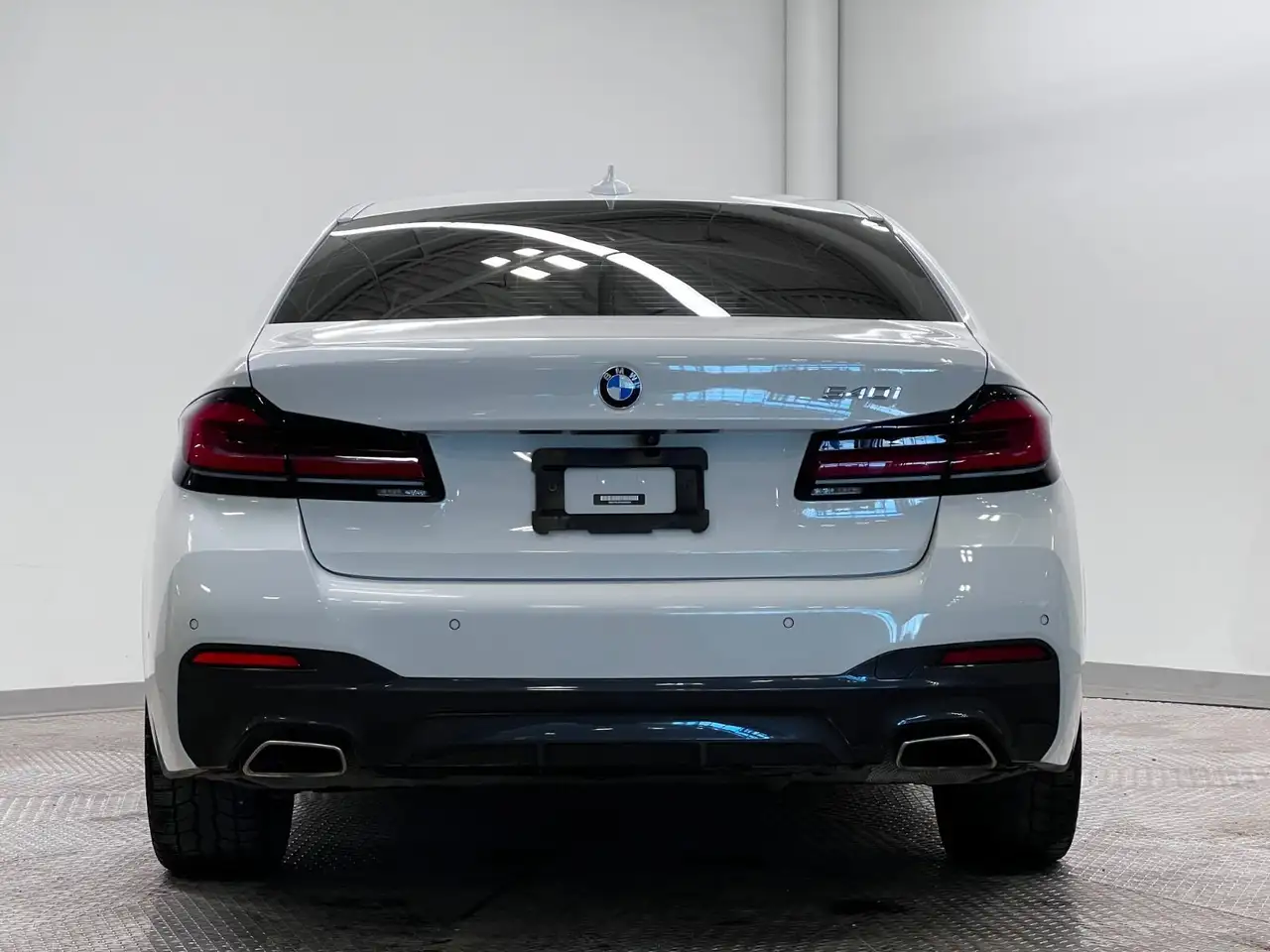 BMW 5 Series снимка BMW 5 Series