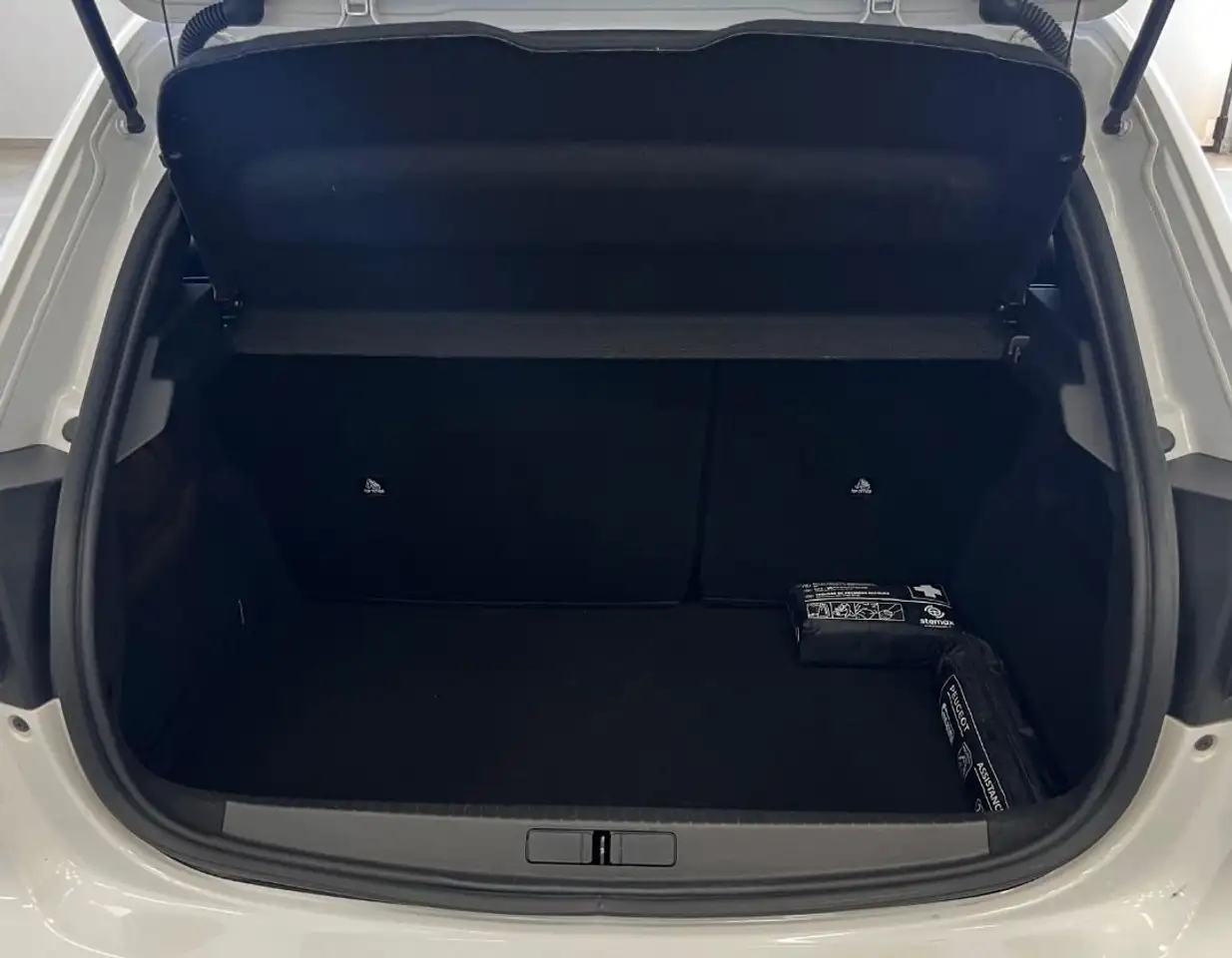 Peugeot 208 Active BlueHDi 100 S/S - NEOPATENTATI 8