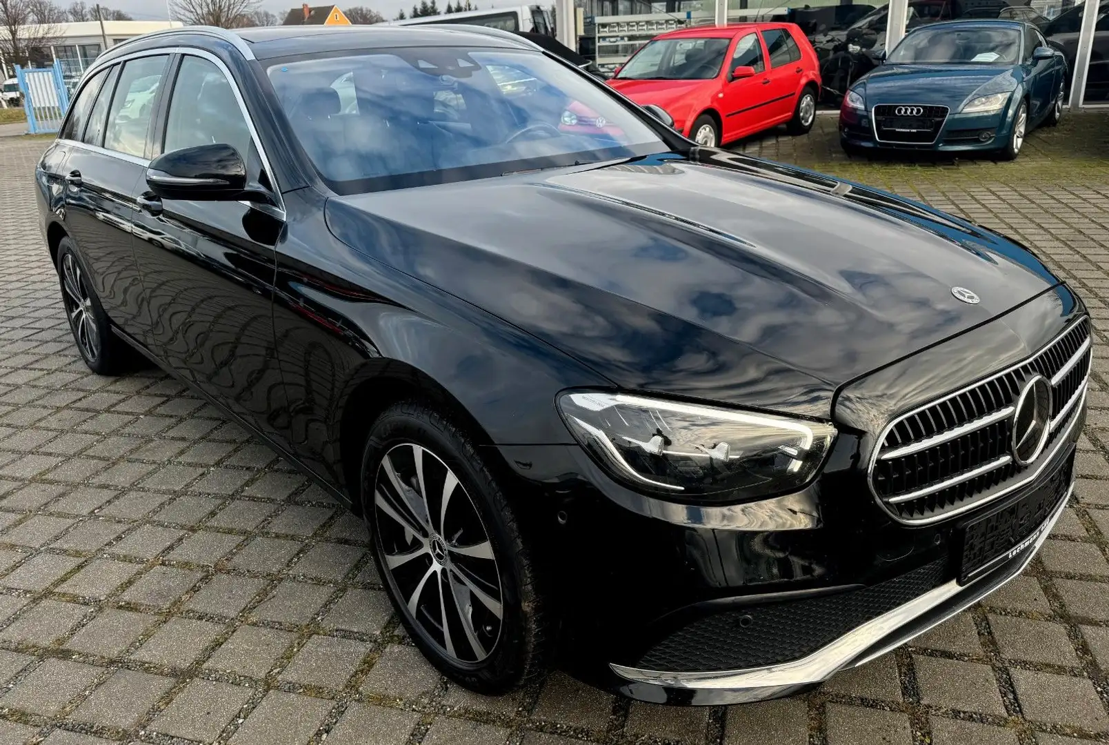 Mercedes-Benz E 300 de 4Matic 1-Hd.|ILS|Distr.|AHK|DAB Schwarz - 1