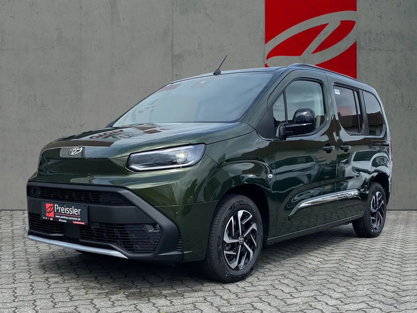 Toyota Proace City Verso 1,5-l-D-4D 96kW L1 Team Deutschland Auto Verde - 1