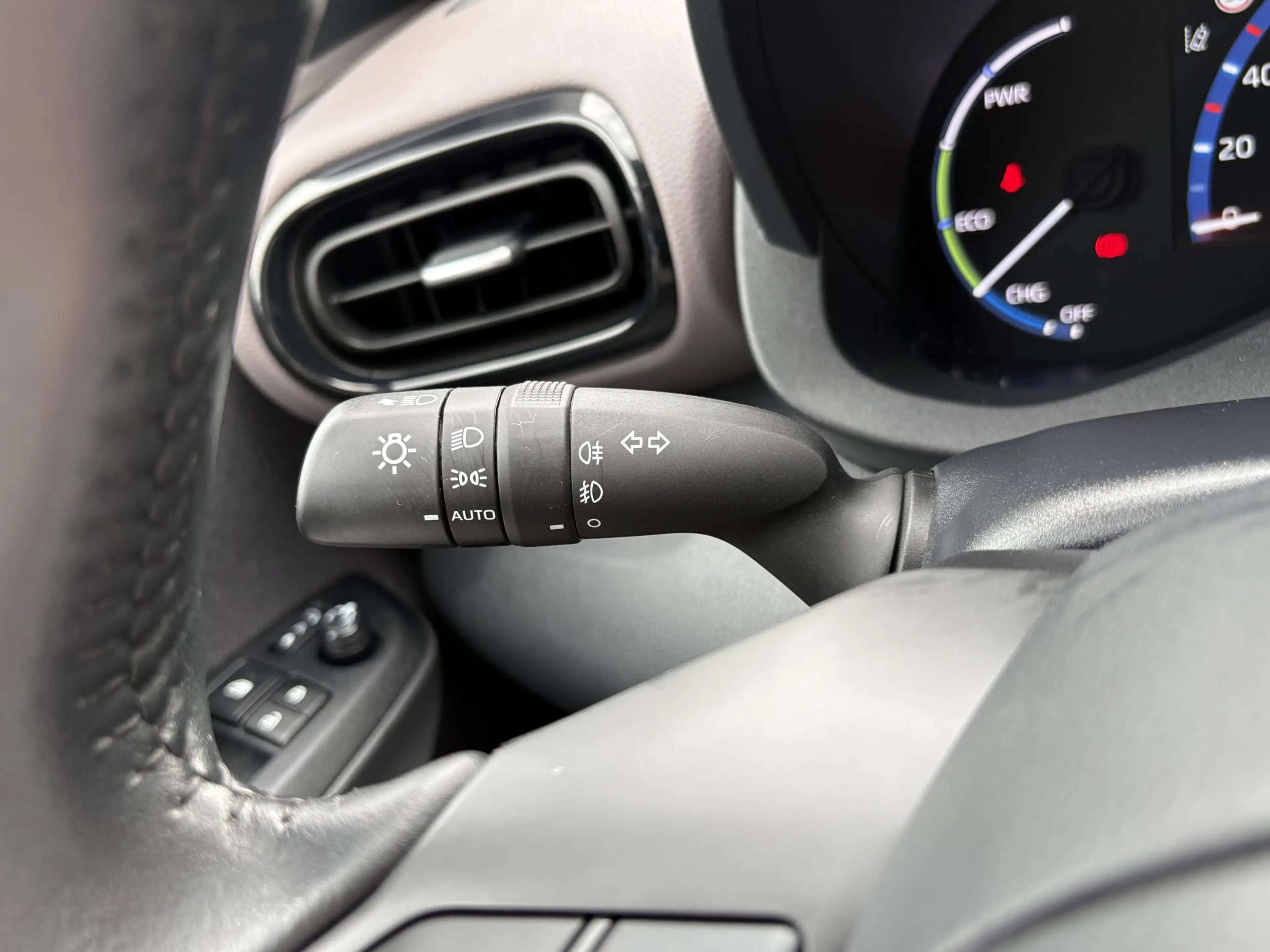 Toyota Yaris Cross 1.5 Hybrid Executive JBL-AUDIO KEYLESS ELEK-KLEP P — photo 28