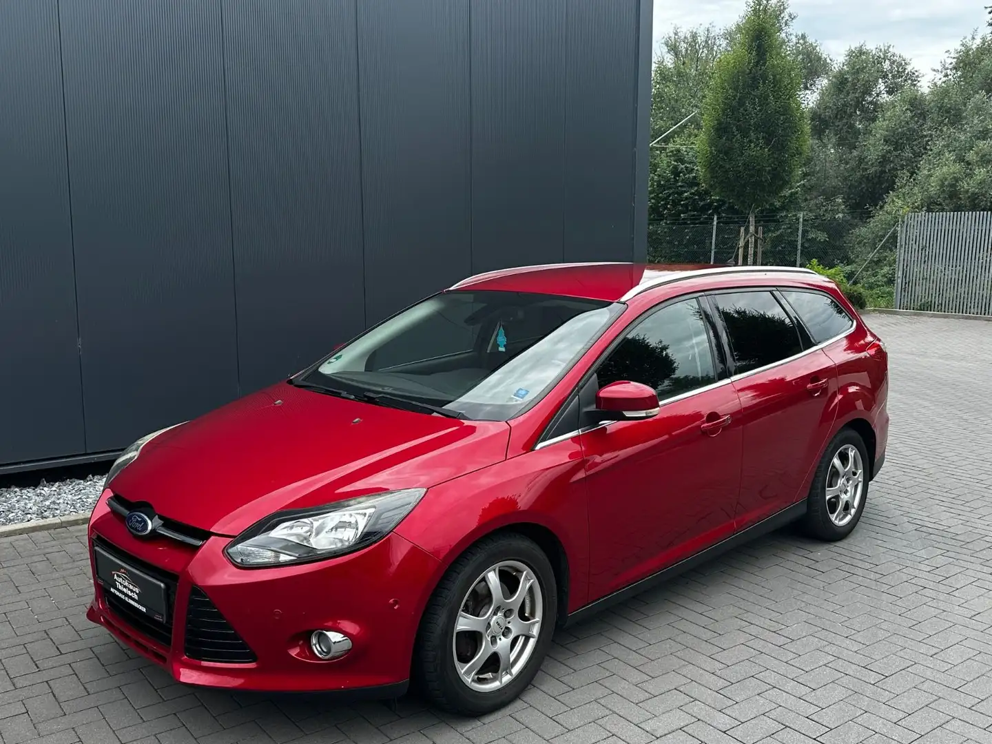 Ford Focus Turnier Ambiente Rot - 1
