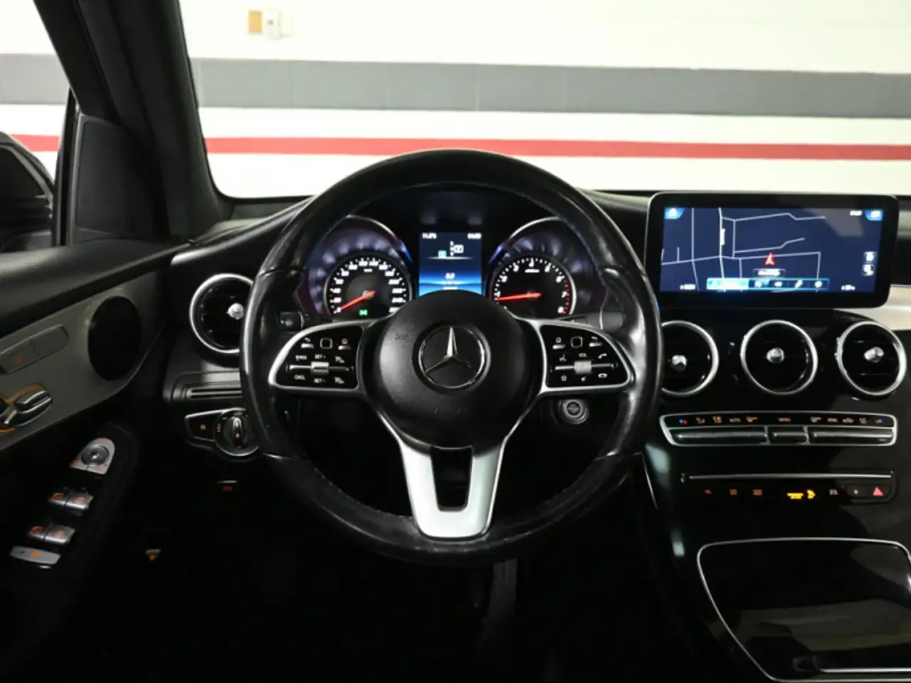 Mercedes-Benz GLC снимка Mercedes-Benz GLC