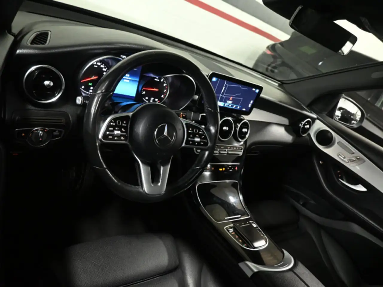 Mercedes-Benz GLC снимка Mercedes-Benz GLC