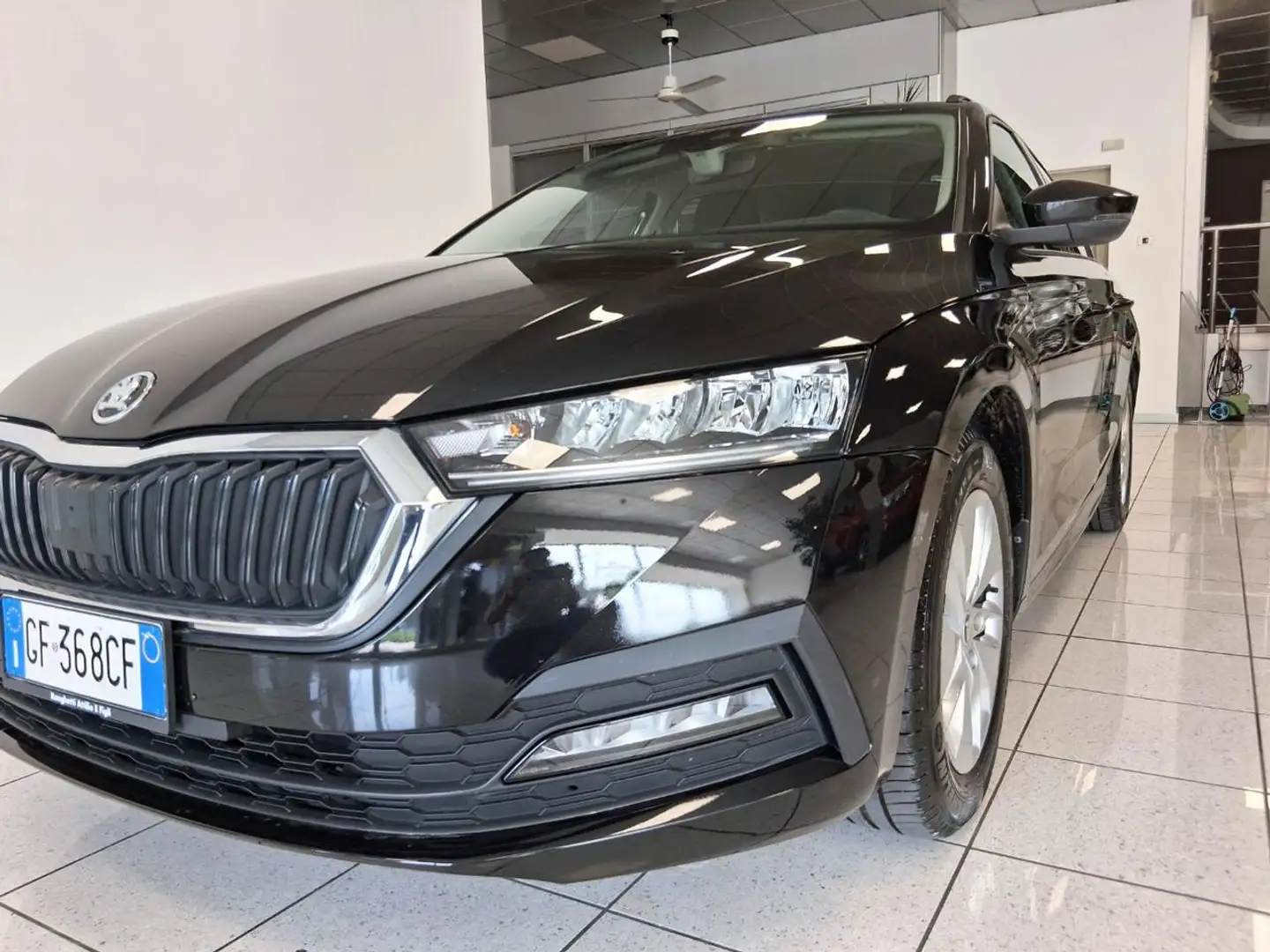 Skoda Octavia 1.0 e-TEC DSG Wagon Executive Noir - 2