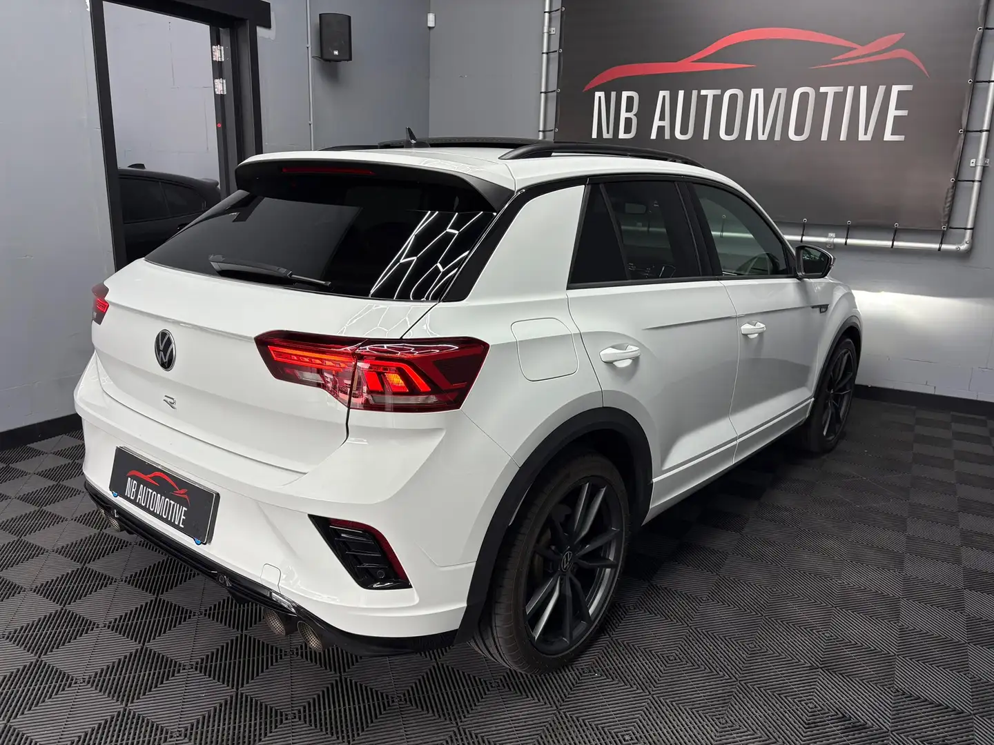 Volkswagen T-Roc 2.0 TSI 4Motion R Akra Leder Pano Weiß - 2