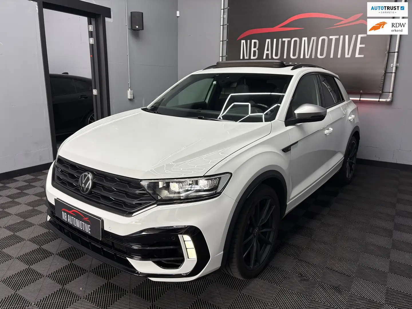 Volkswagen T-Roc 2.0 TSI 4Motion R Akra Leder Pano Weiß - 1