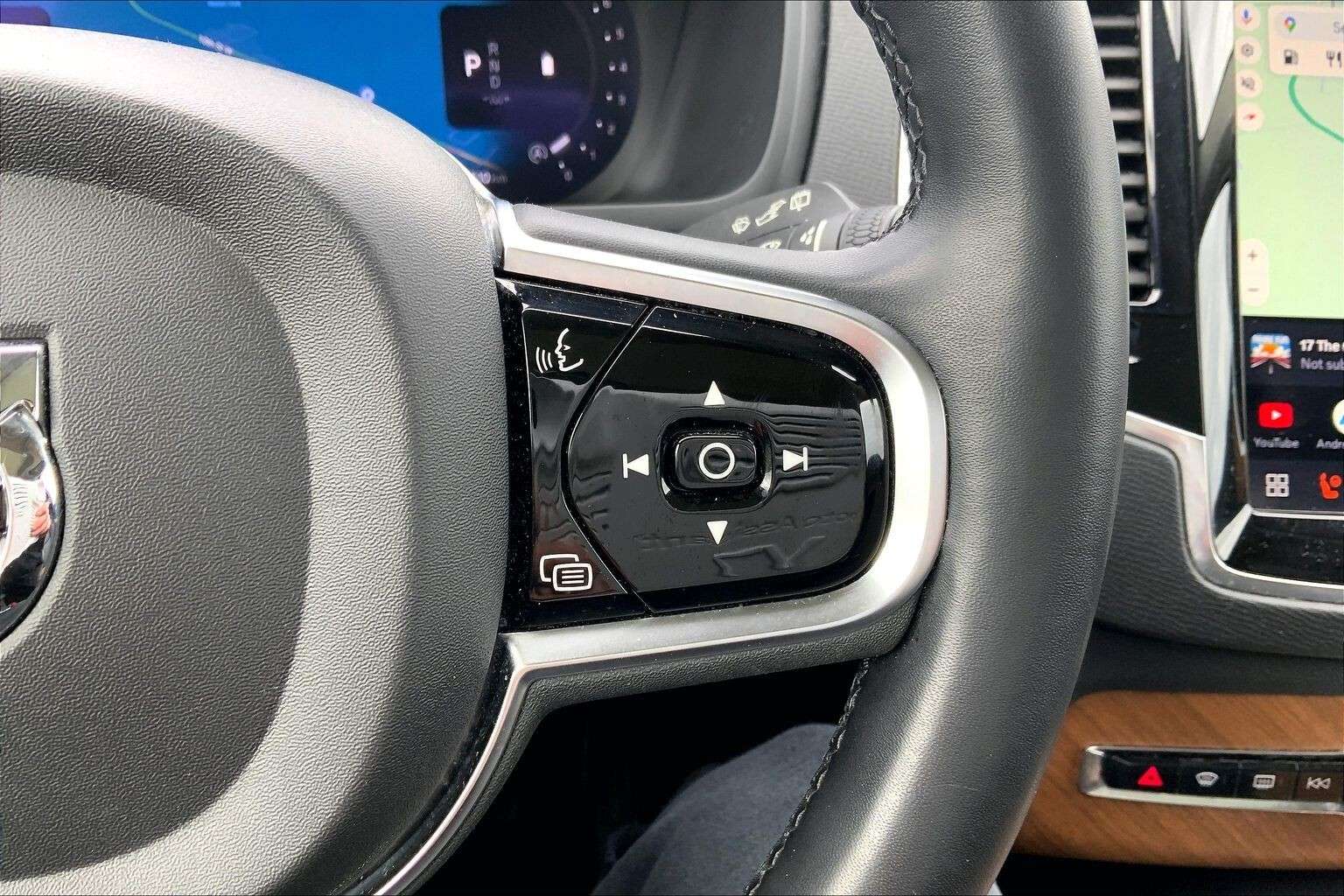 2024 Volvo XC90 | Sunroof | Leather | Heated Steering Wheel thumb 13