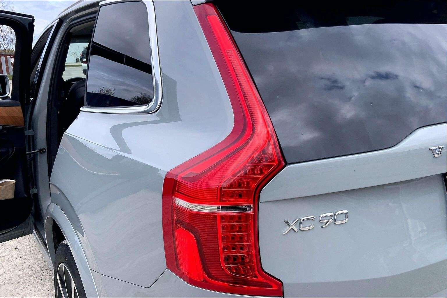 2024 Volvo XC90 | Sunroof | Leather | Heated Steering Wheel thumb 9