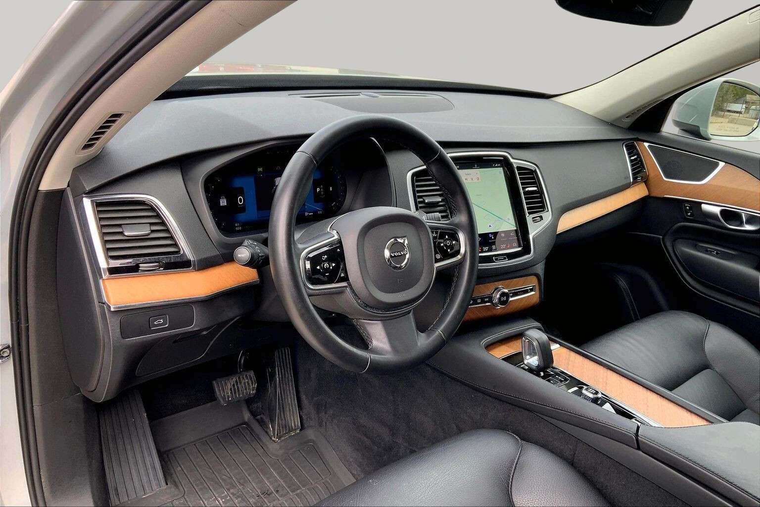 2024 Volvo XC90 | Sunroof | Leather | Heated Steering Wheel alt 2