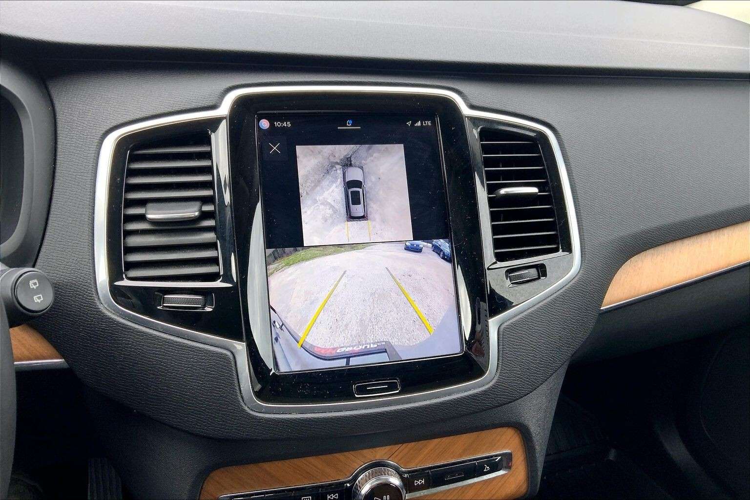 2024 Volvo XC90 | Sunroof | Leather | Heated Steering Wheel thumb 6