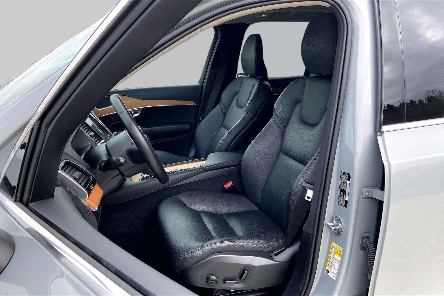 2024 Volvo XC90 | Sunroof | Leather | Heated Steering Wheel thumb 14