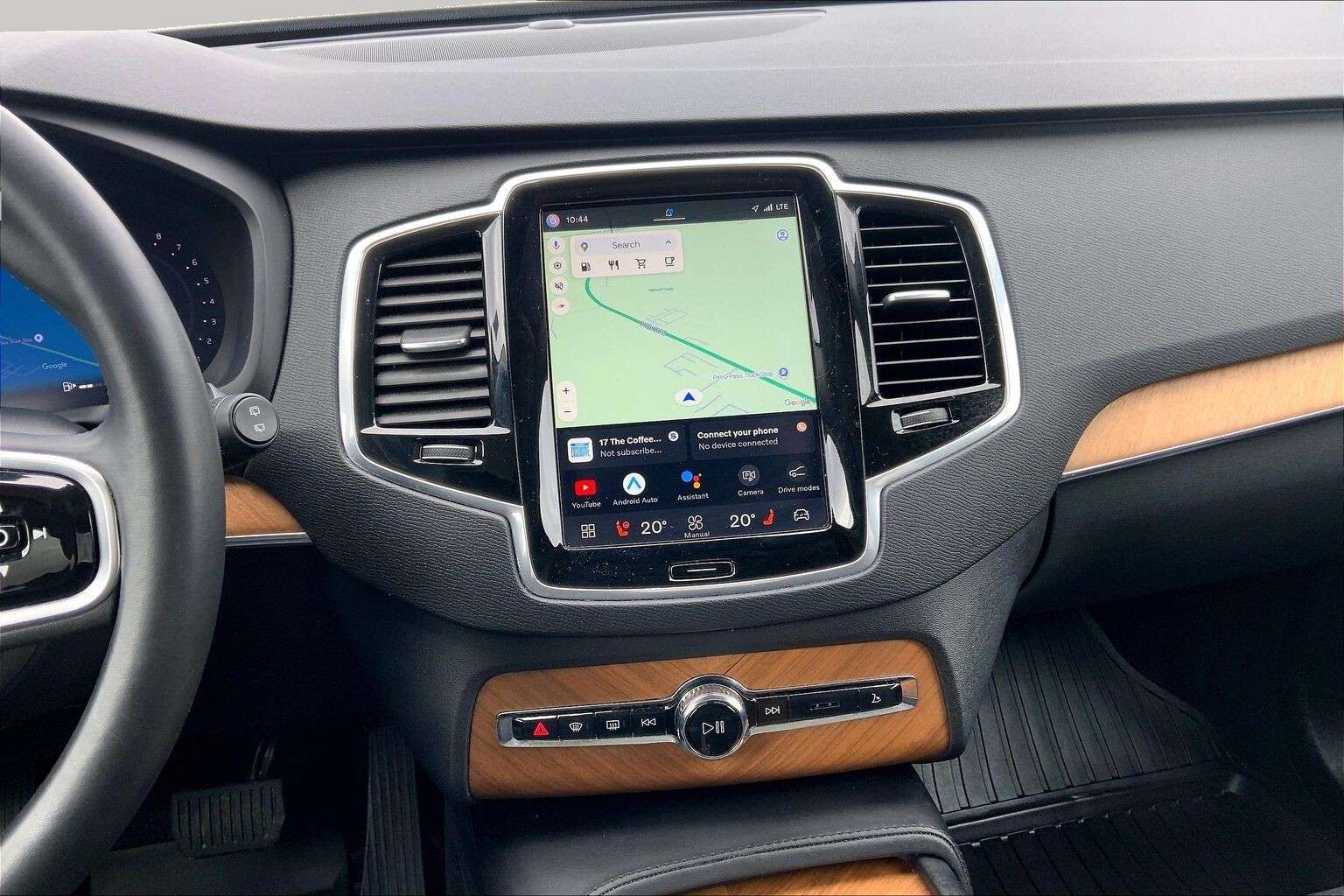 2024 Volvo XC90 | Sunroof | Leather | Heated Steering Wheel alt 5