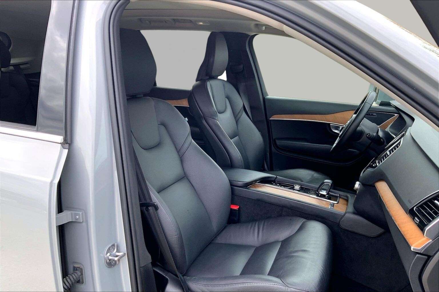 2024 Volvo XC90 | Sunroof | Leather | Heated Steering Wheel thumb 19