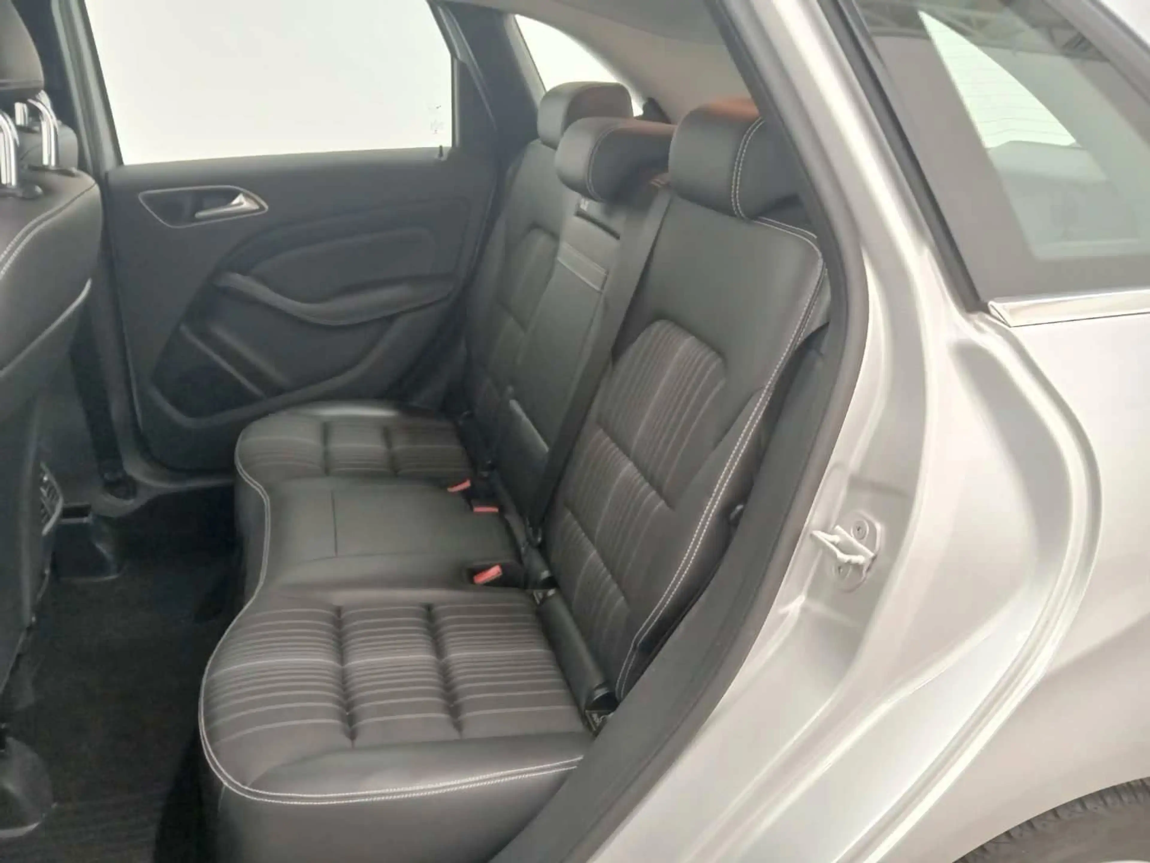 Mercedes-Benz B 180 Automatik TÜV & Inspek. Neu Start/stop — photo 13