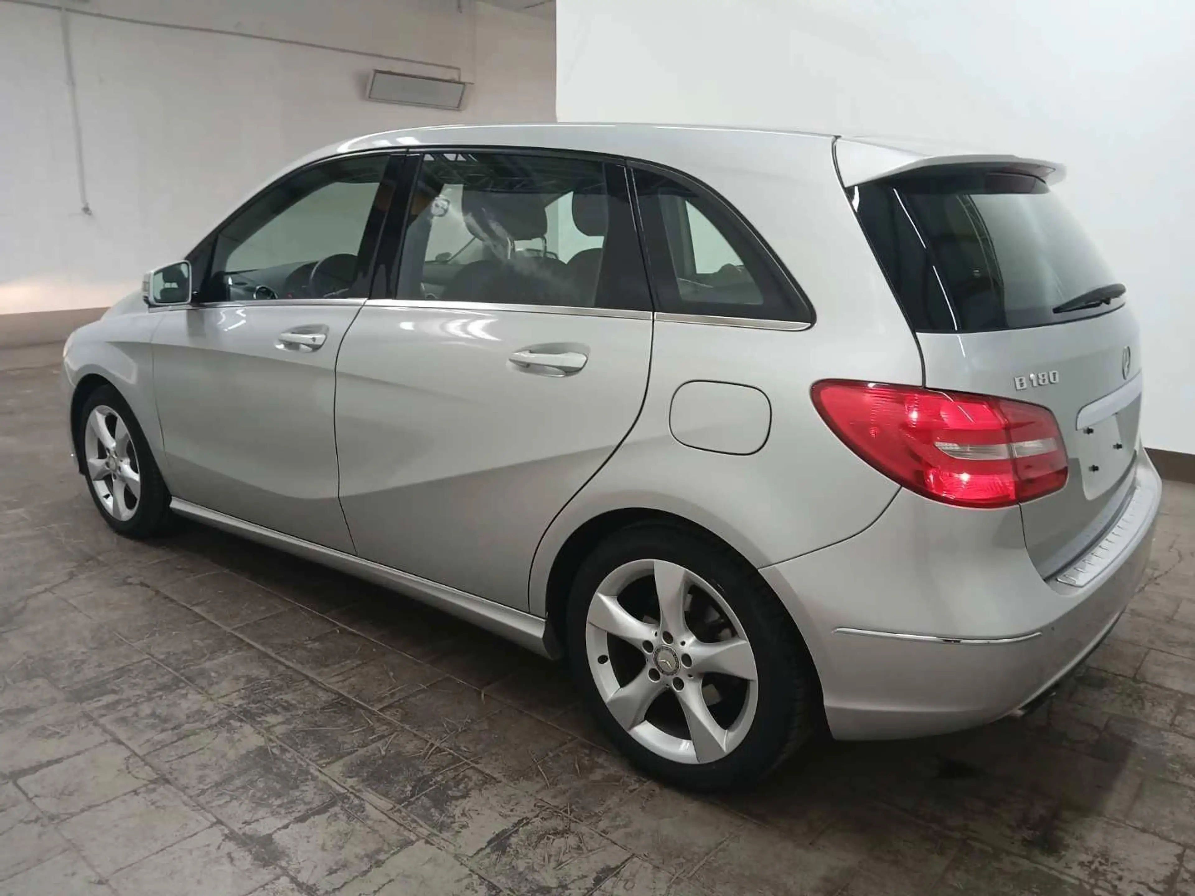 Mercedes-Benz B 180 Automatik TÜV & Inspek. Neu Start/stop — photo 7