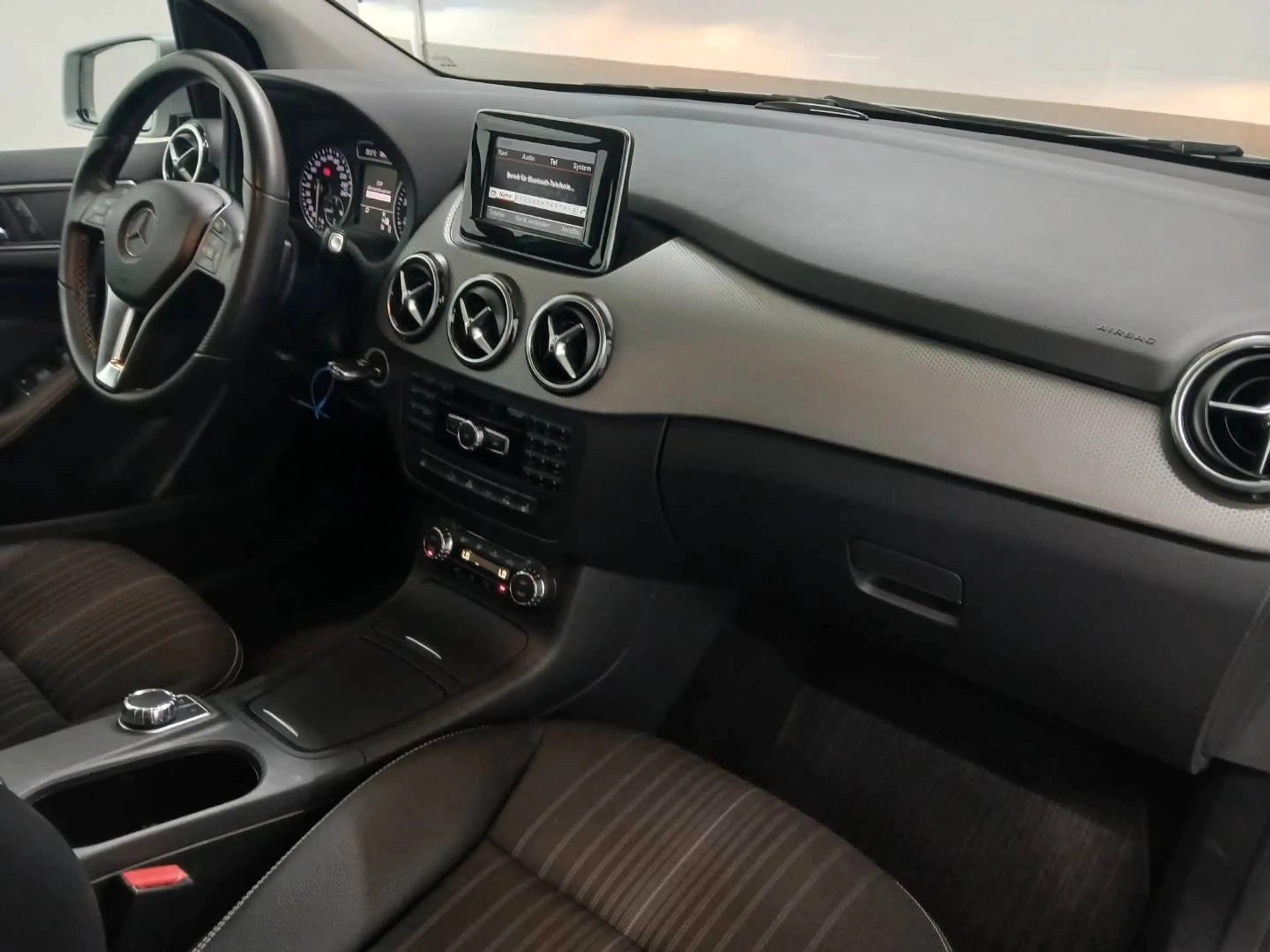 Mercedes-Benz B 180 Automatik TÜV & Inspek. Neu Start/stop — photo 10