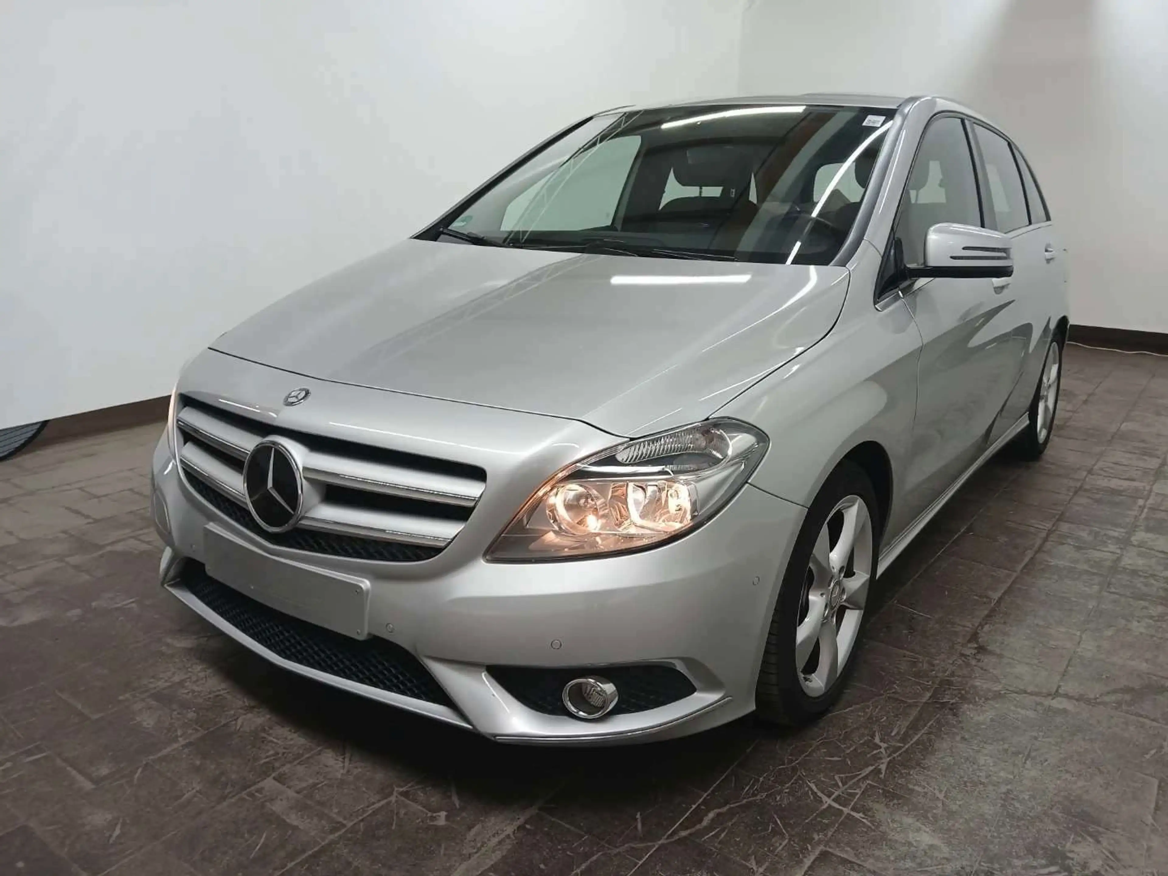 Mercedes-Benz B 180 Automatik TÜV & Inspek. Neu Start/stop