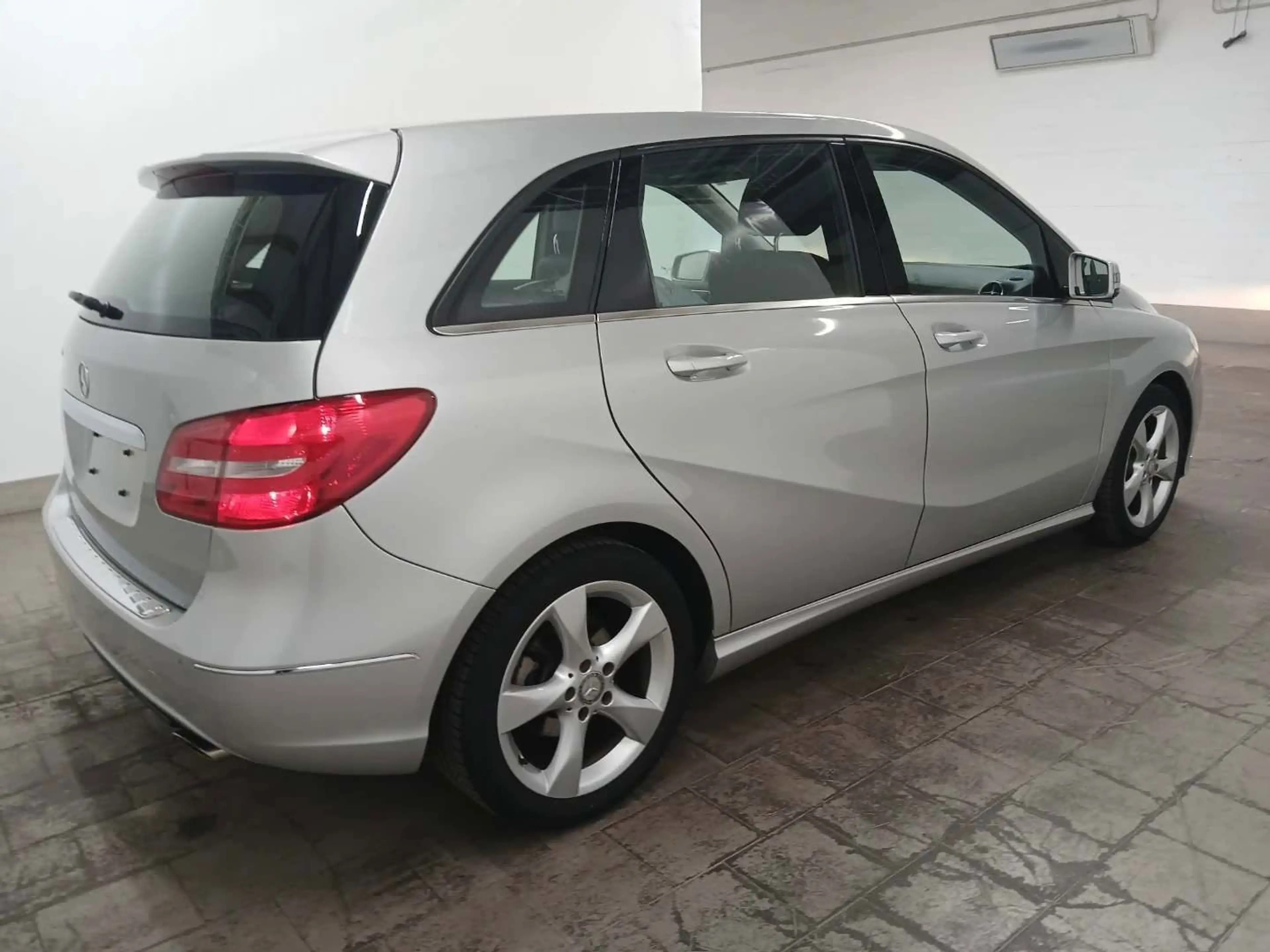 Mercedes-Benz B 180 Automatik TÜV & Inspek. Neu Start/stop — photo 8