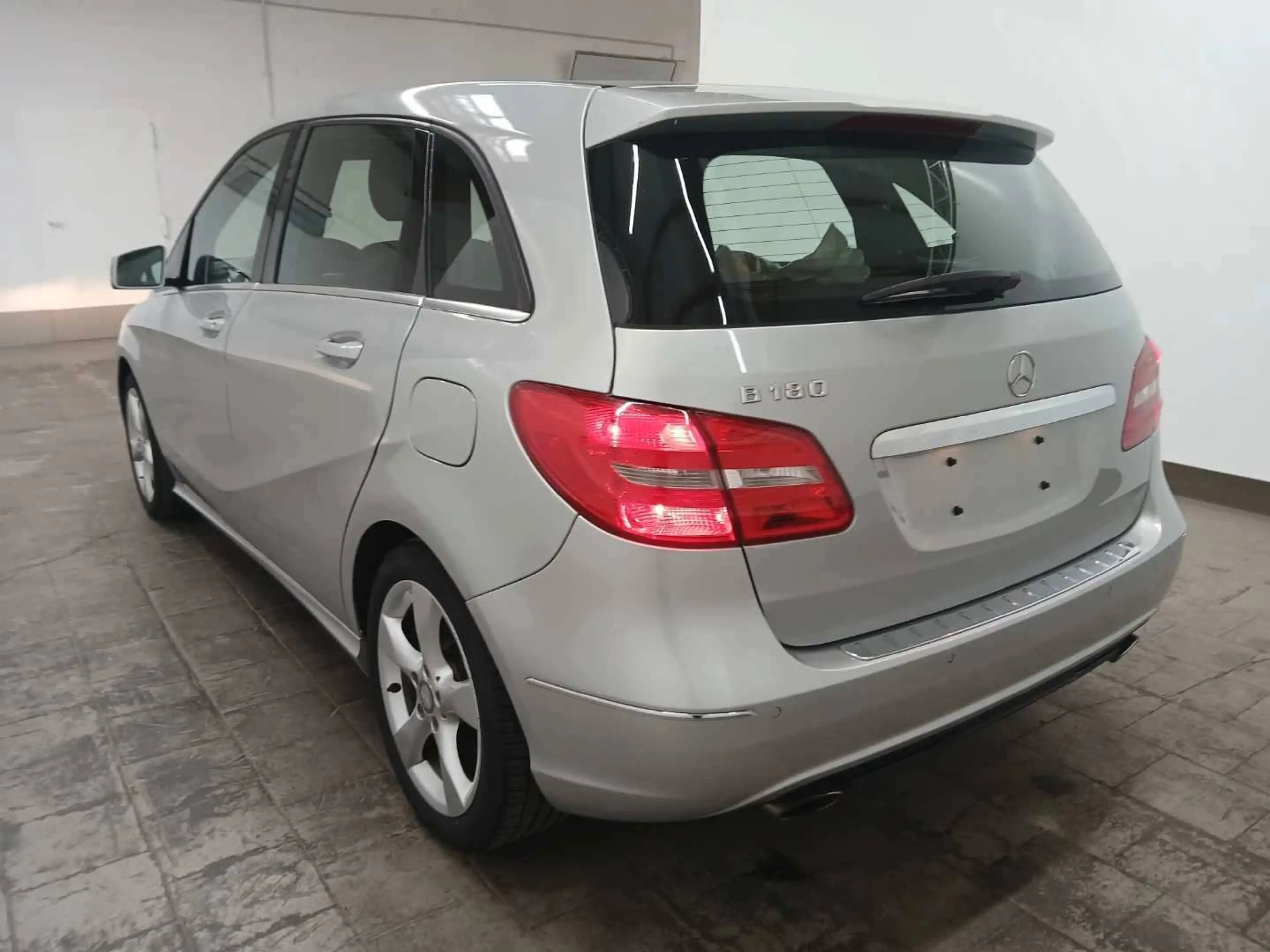 Mercedes-Benz B 180 Automatik TÜV & Inspek. Neu Start/stop — photo 3