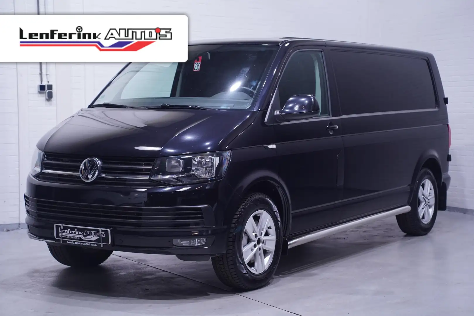 Volkswagen T6 Transporter 2.0 TDI 204 pk DSG Aut. L2 Navi, Trekhaak 17" LMV, Zwart - 1