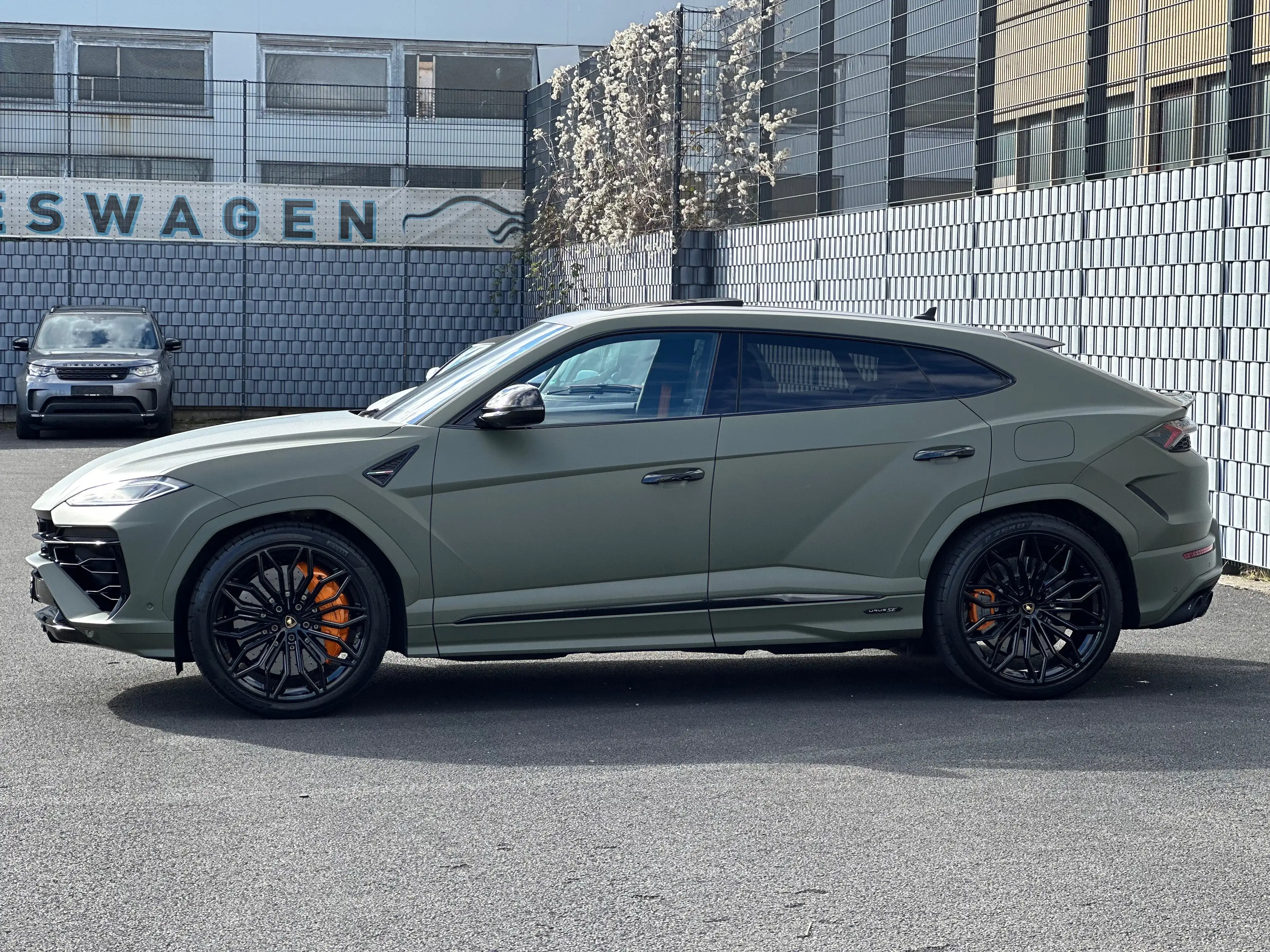 Lamborghini Urus Urus SE HYBRID STYLE-PACKAGE PANO 23-ZOLL B&O — photo 4