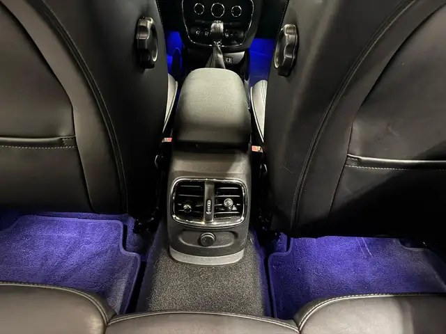 Mini Hatch view 12