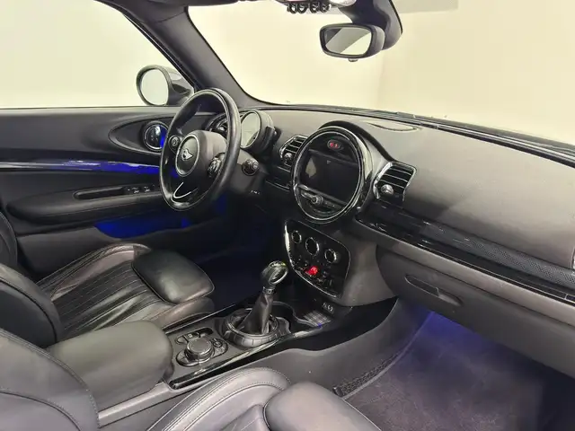 Mini Hatch view 11