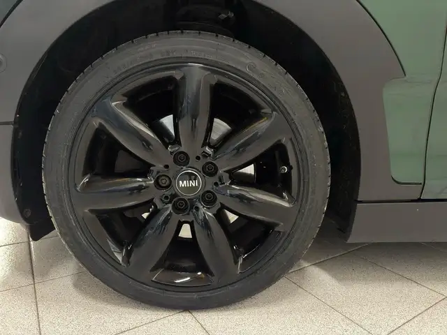 Mini Hatch view 8