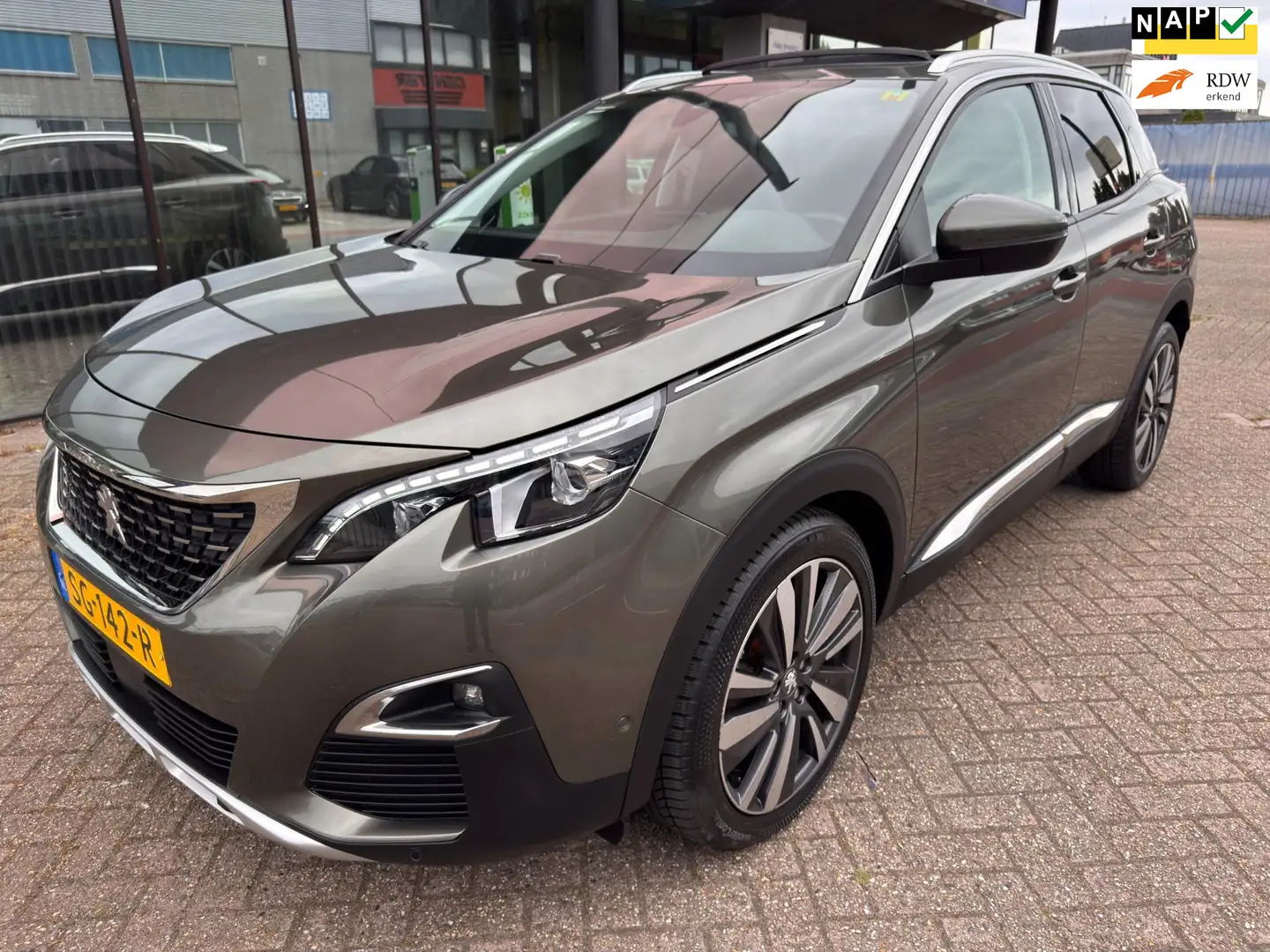 Peugeot 3008 1.2 PureTech Allure / Pano'dak / Keyless / Camera Grijs - 1